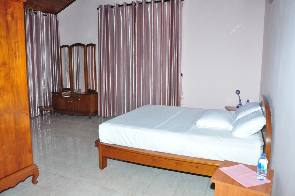 Sugandi Inn Kochchikade Exterior photo
