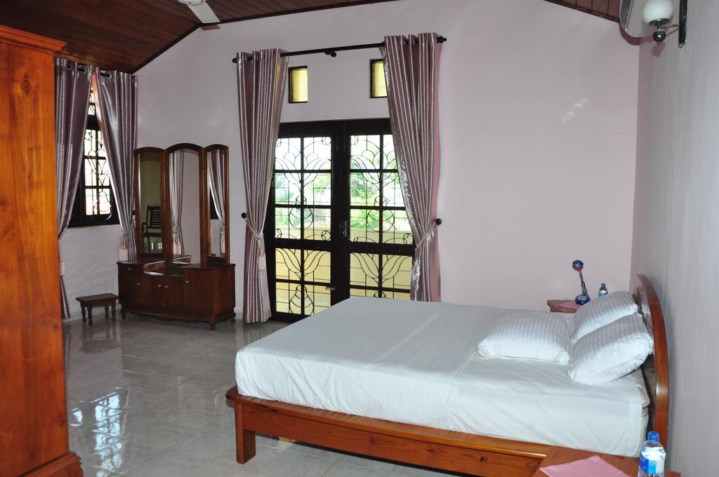 Sugandi Inn Kochchikade Exterior photo