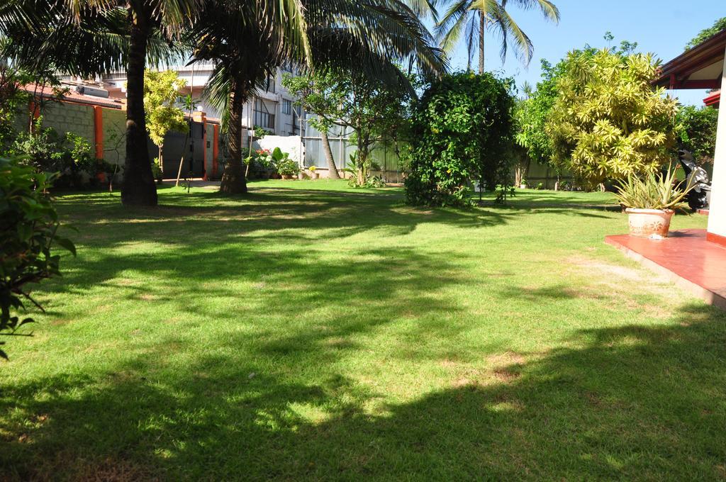 Sugandi Inn Kochchikade Exterior photo