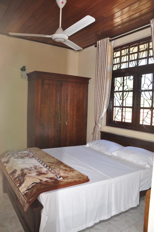 Sugandi Inn Kochchikade Exterior photo