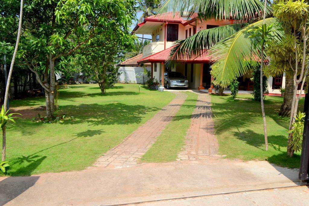 Sugandi Inn Kochchikade Exterior photo