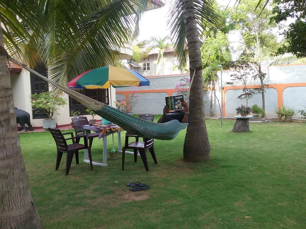 Sugandi Inn Kochchikade Exterior photo